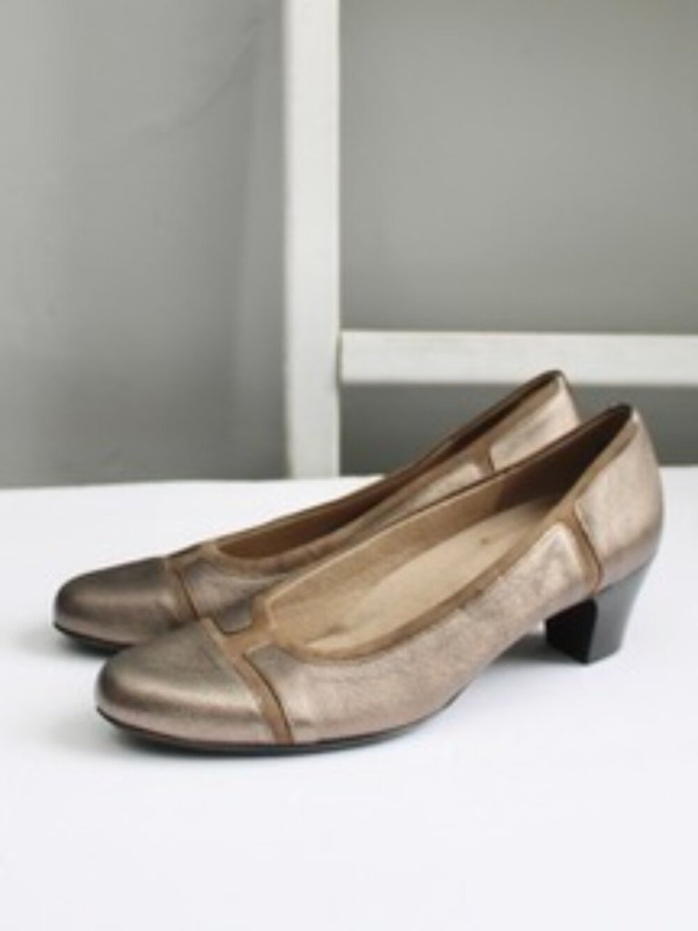 Munro Womens Jillian Block Heel Pumps sz 10.5 N,Metallic Bronze Taupe Round Toe - Picture 2 of 8